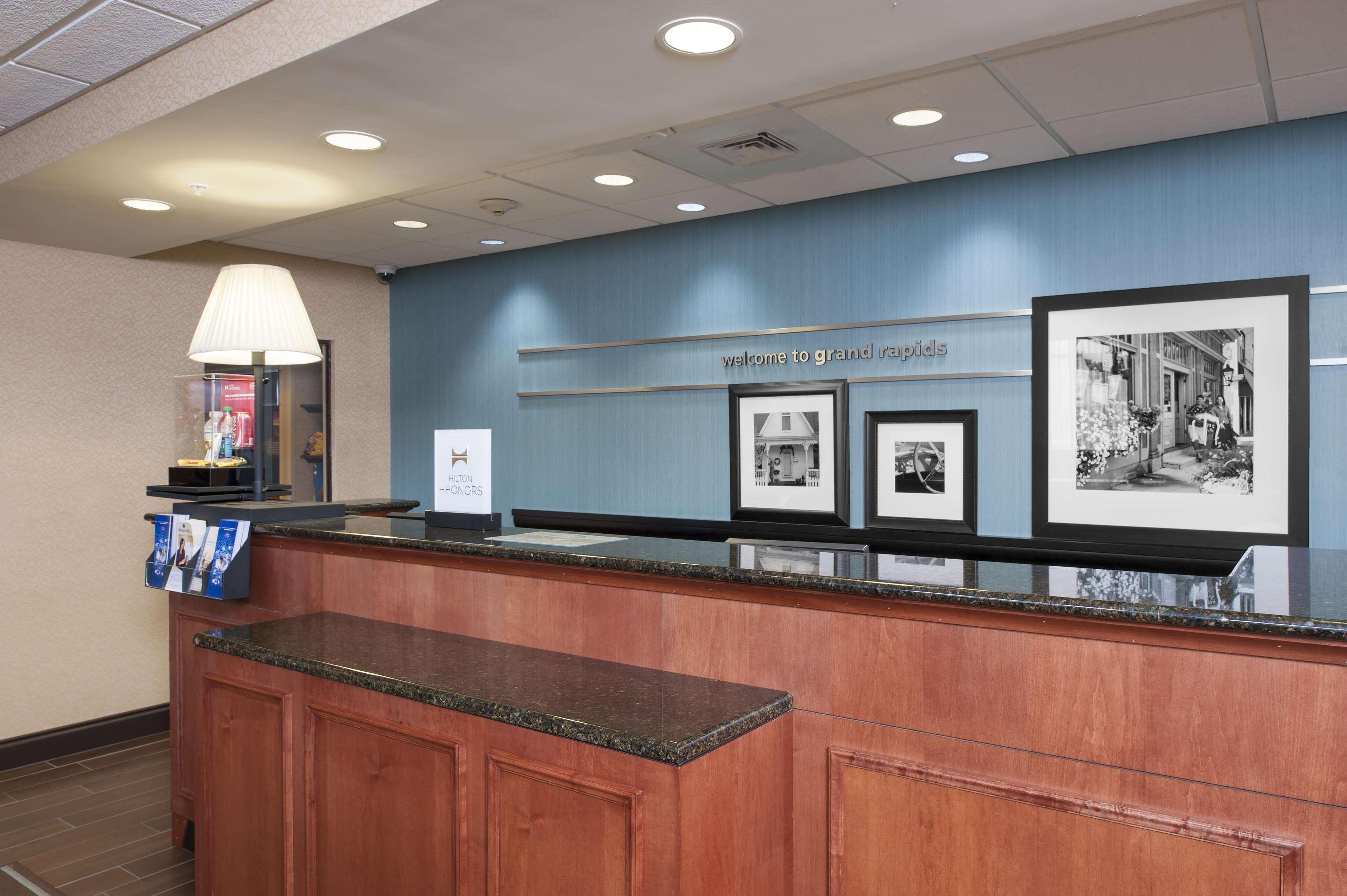 Hampton Inn & Suites Grand Rapids-Airport 28Th St Cascade Kültér fotó